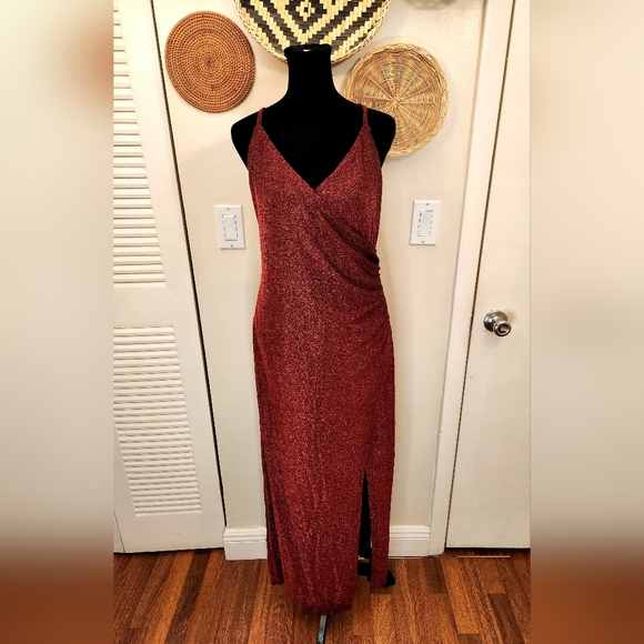 Sparkling Red Maxi Dress With Side Split And Ruching - Picture 4 of 11